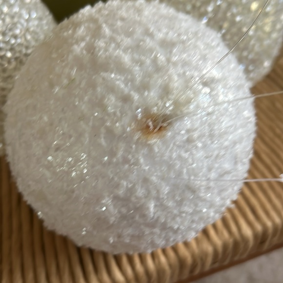 Bundle of 5 decorative Snow Balls- VGC SFH - Picture 6 of 6